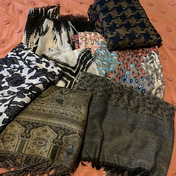 Scarf bundle 8 - Picture 1 of 9